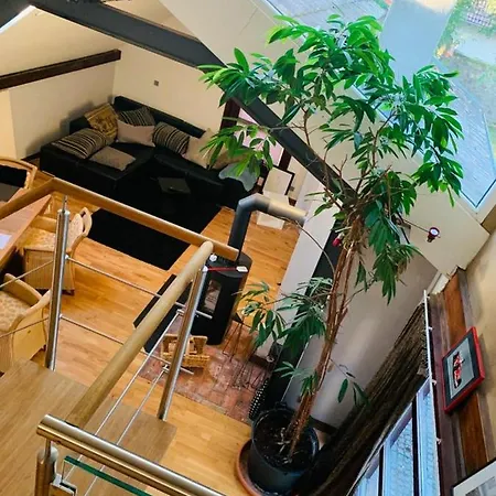 Loftwohnung In Einer Preisgekroenten Denkmalhofreite *